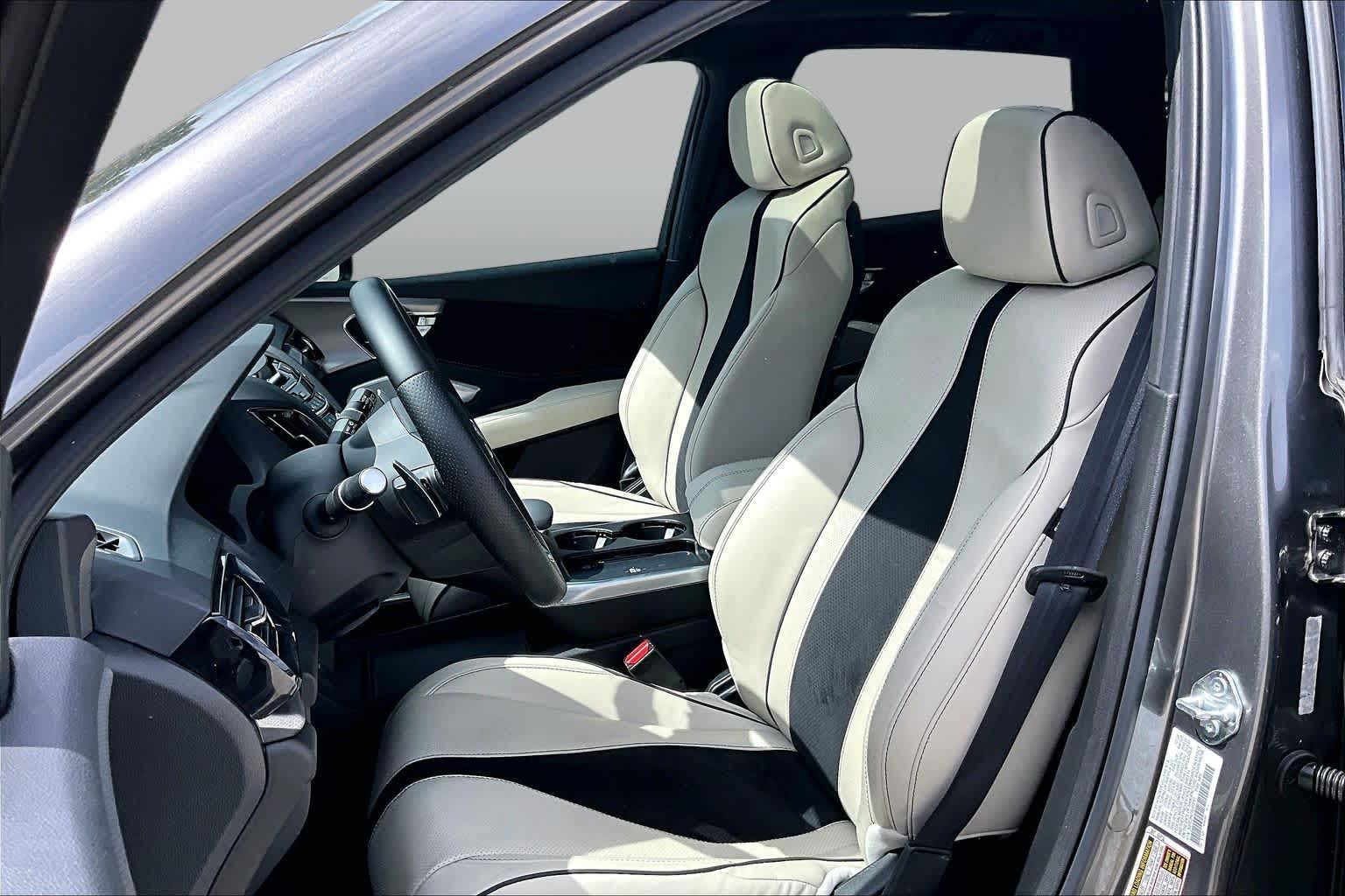 2025 Acura RDX photo 8 of 33