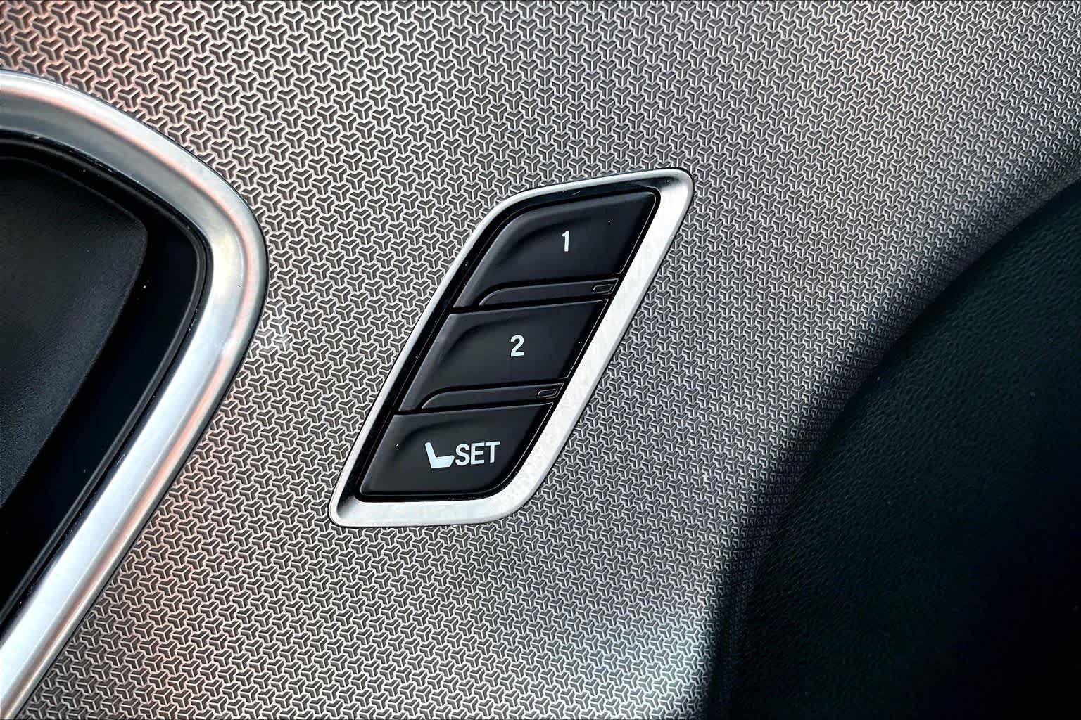 2025 Acura RDX photo 32 of 33