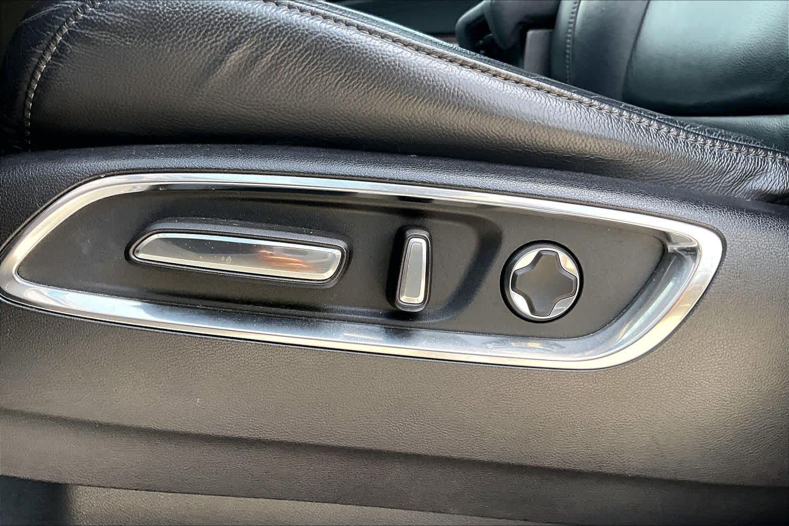 2020 Acura MDX  Majestic Black Pearl at AutoNation USA Houston