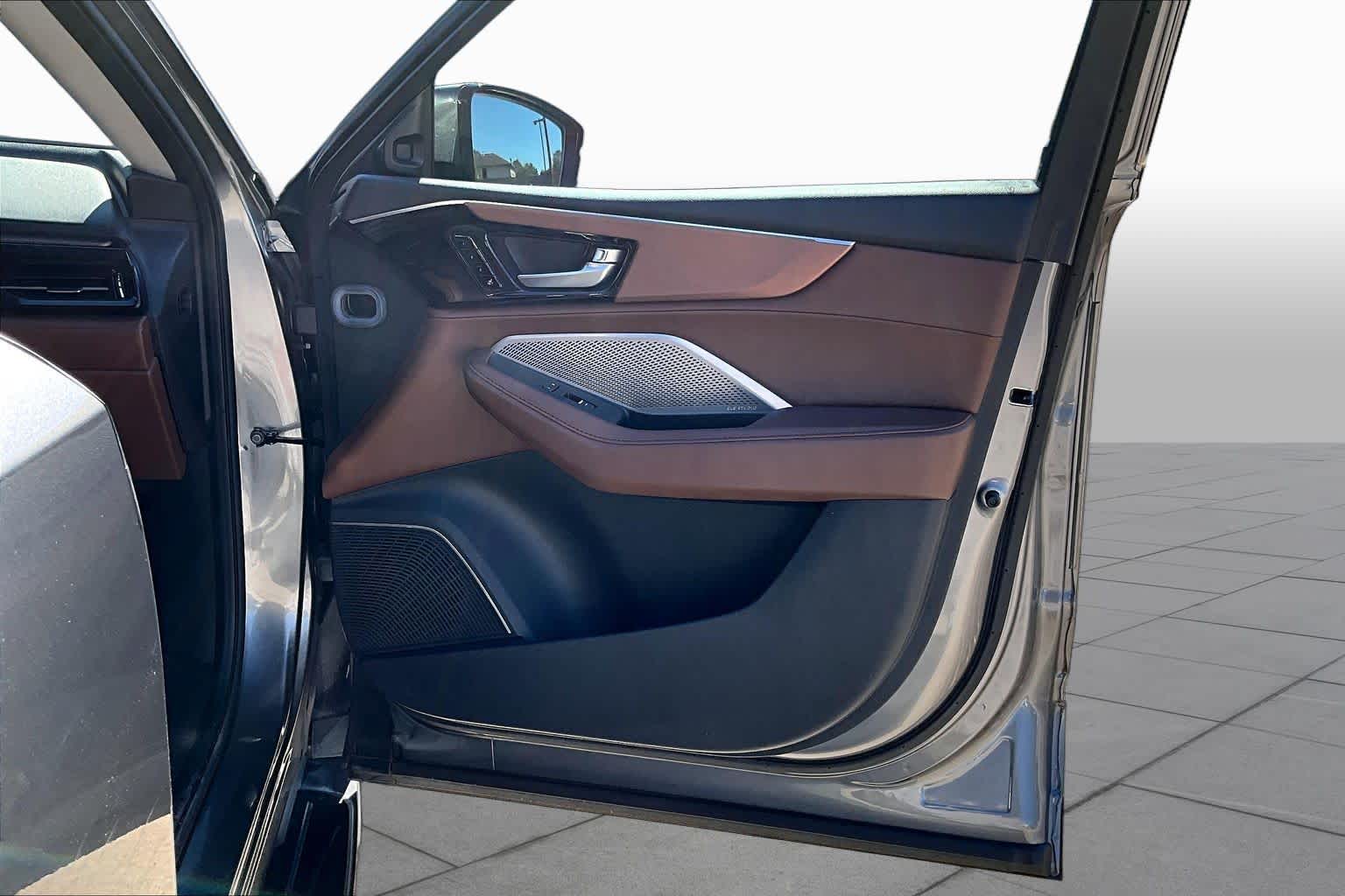 2024 Acura MDX photo 21 of 33