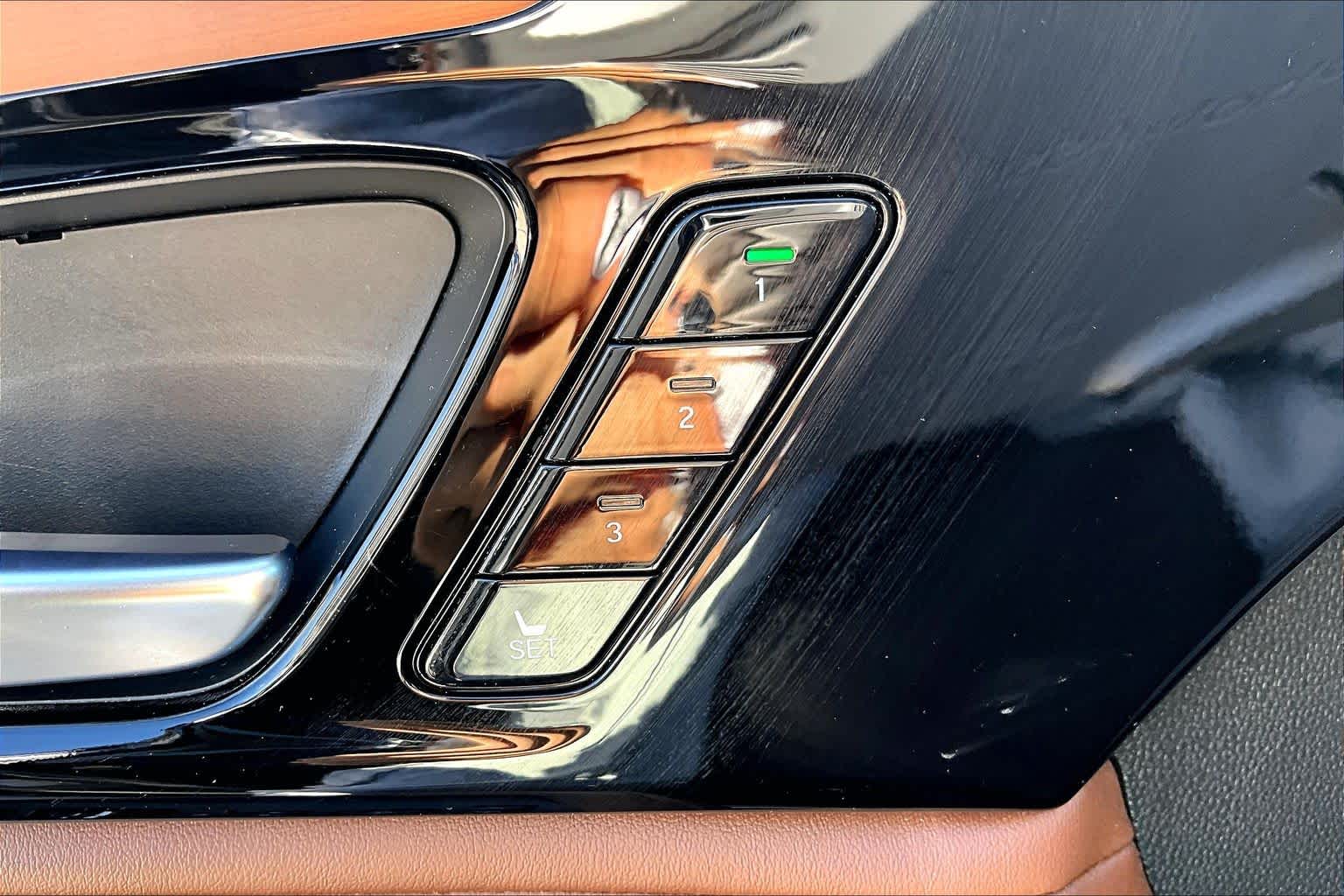 2024 Acura MDX photo 32 of 33