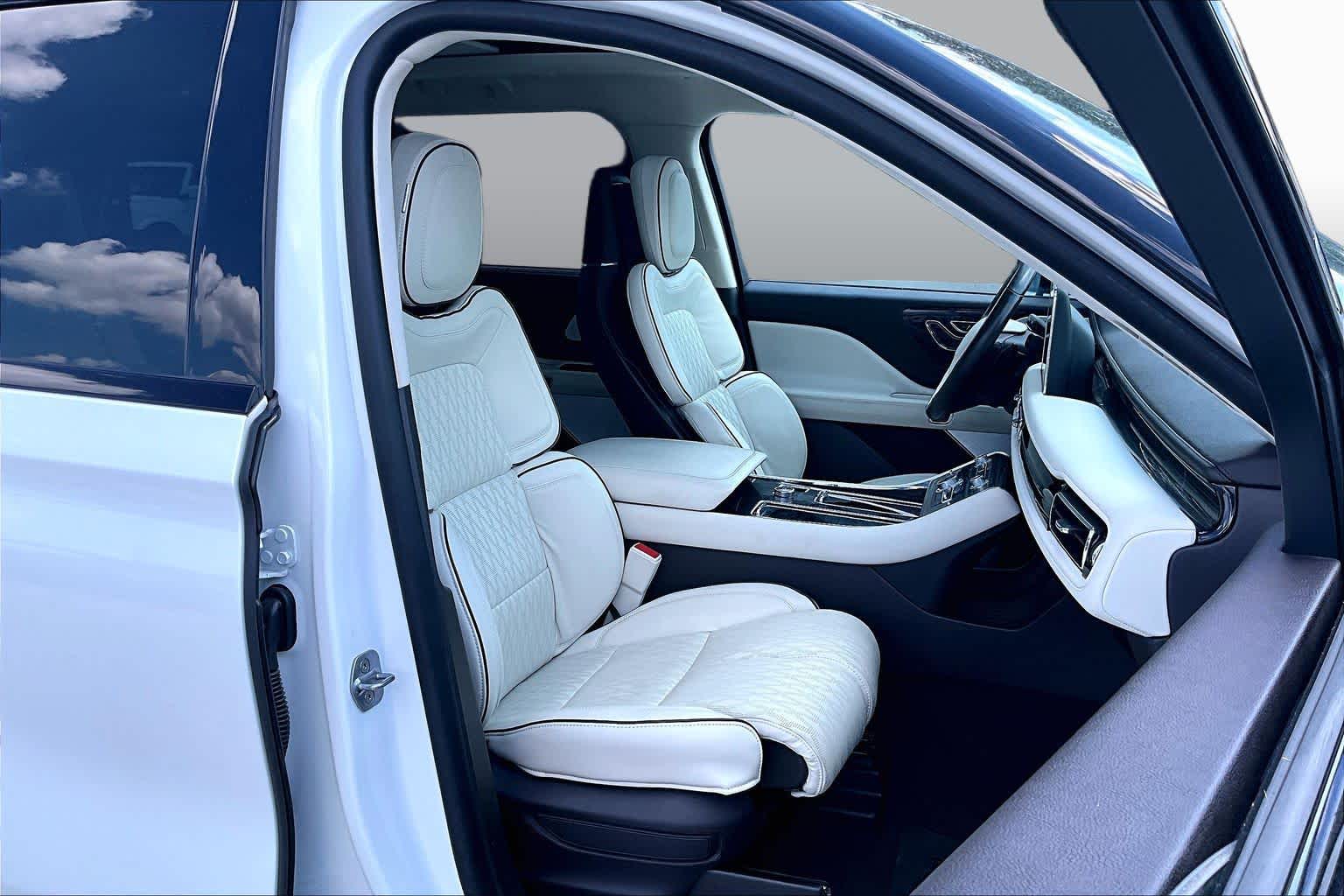 2023 Lincoln Aviator photo 9 of 32