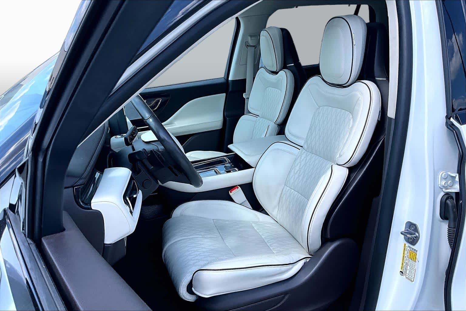 2023 Lincoln Aviator photo 8 of 32
