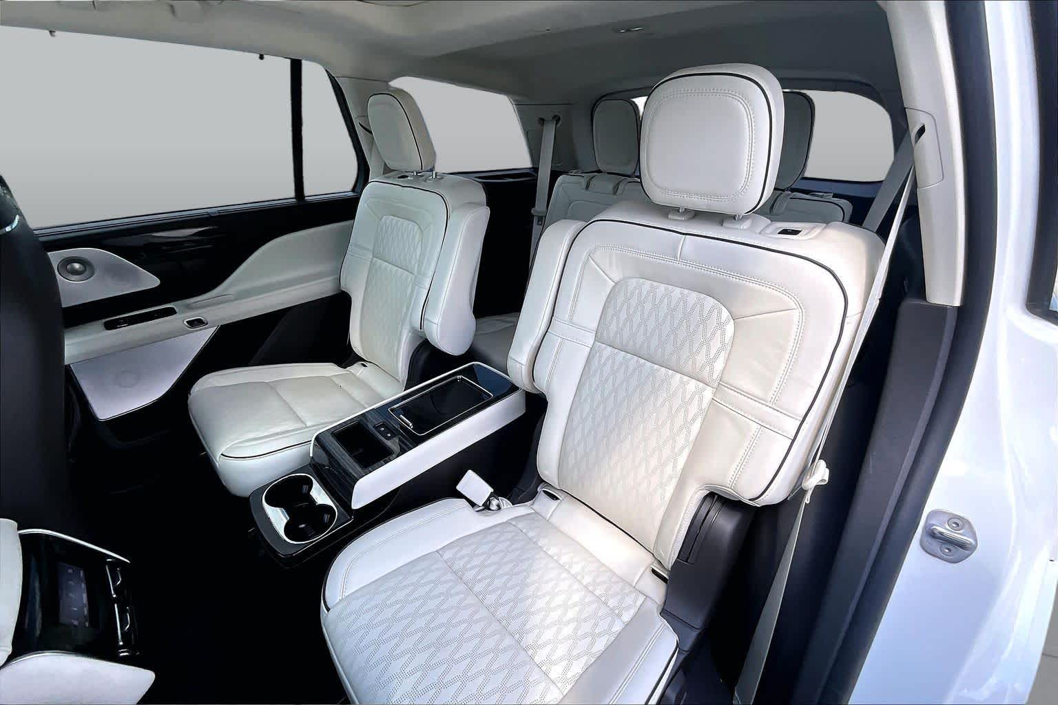 2023 Lincoln Aviator photo 18 of 32