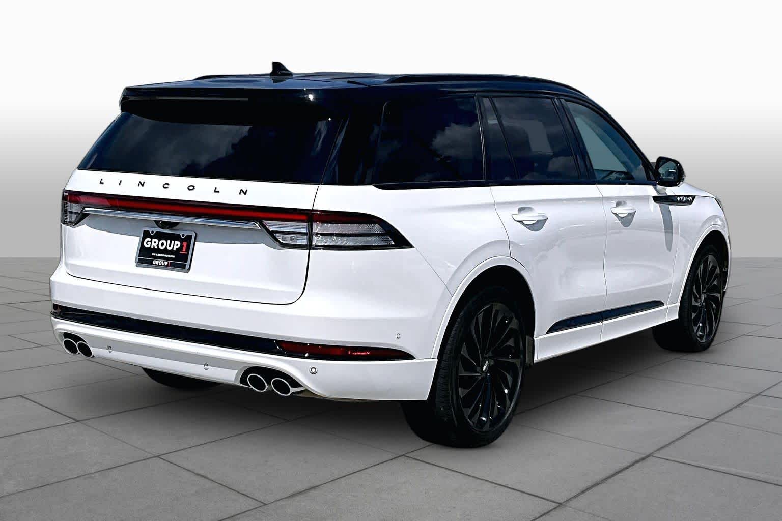 2023 Lincoln Aviator photo 12 of 32