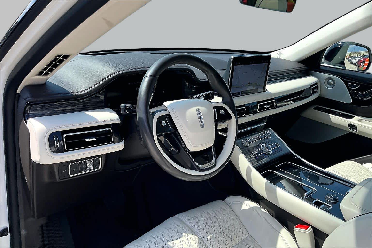 2023 Lincoln Aviator photo 16 of 32