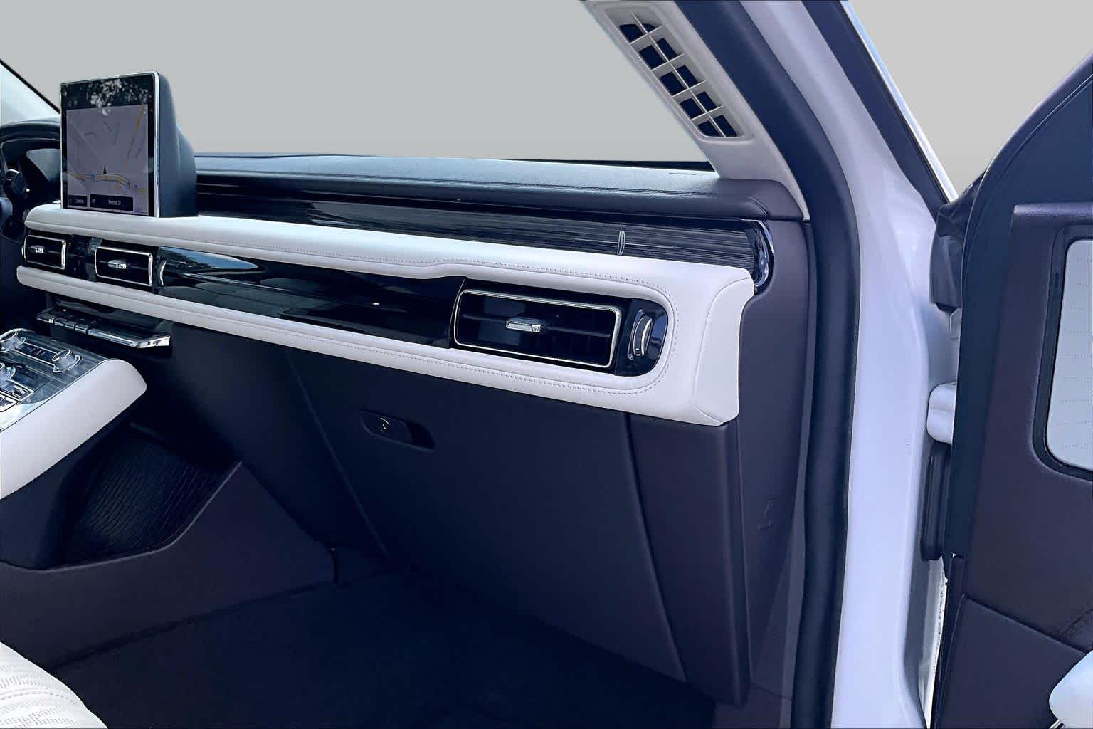2023 Lincoln Aviator photo 17 of 32
