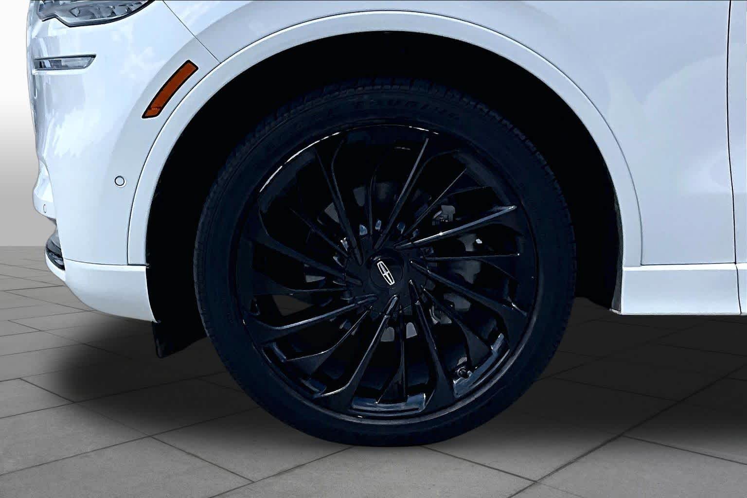 2023 Lincoln Aviator photo 10 of 32