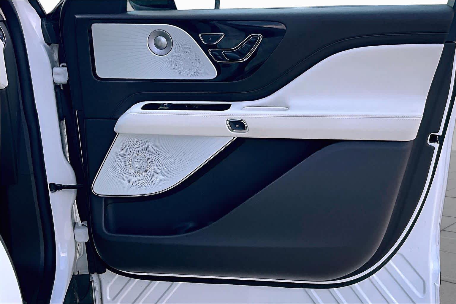 2023 Lincoln Aviator photo 21 of 32