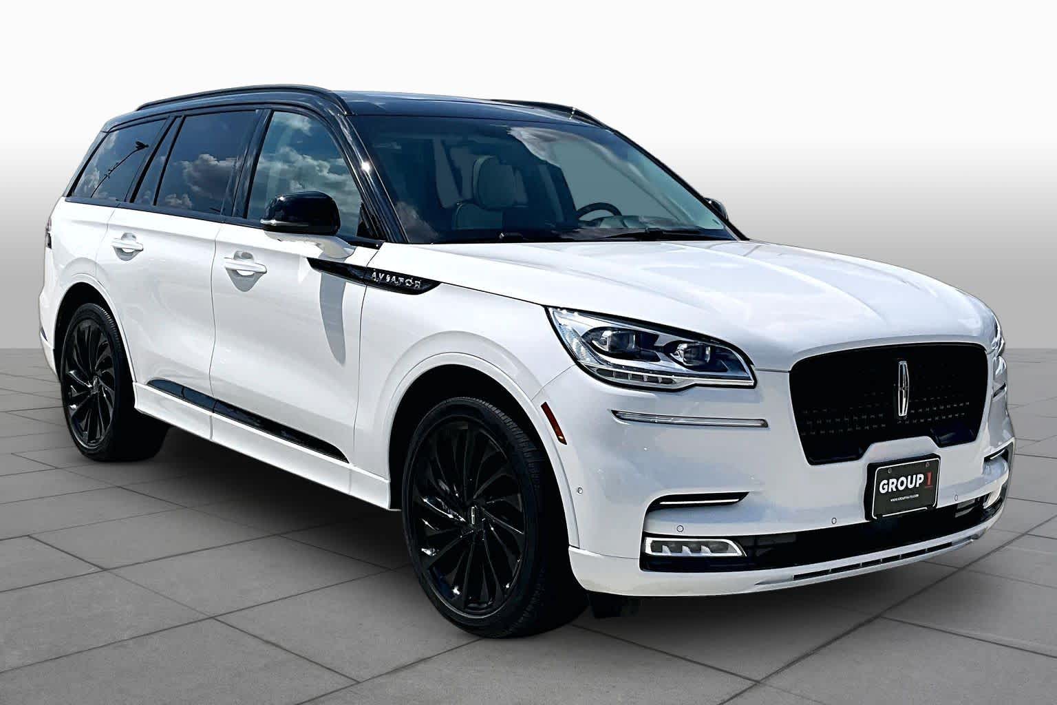 2023 Lincoln Aviator photo 3 of 32