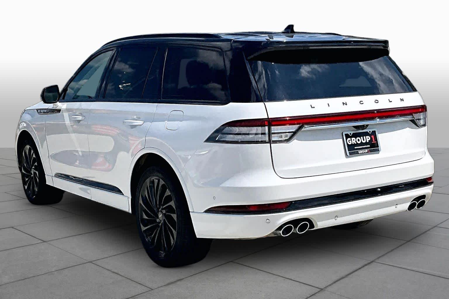 2023 Lincoln Aviator photo 11 of 32