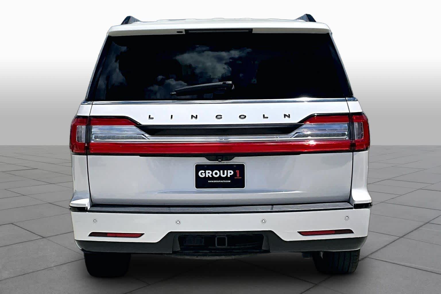 2019 Lincoln Navigator Select White Platinum Tri-Coat at Tomball Ford