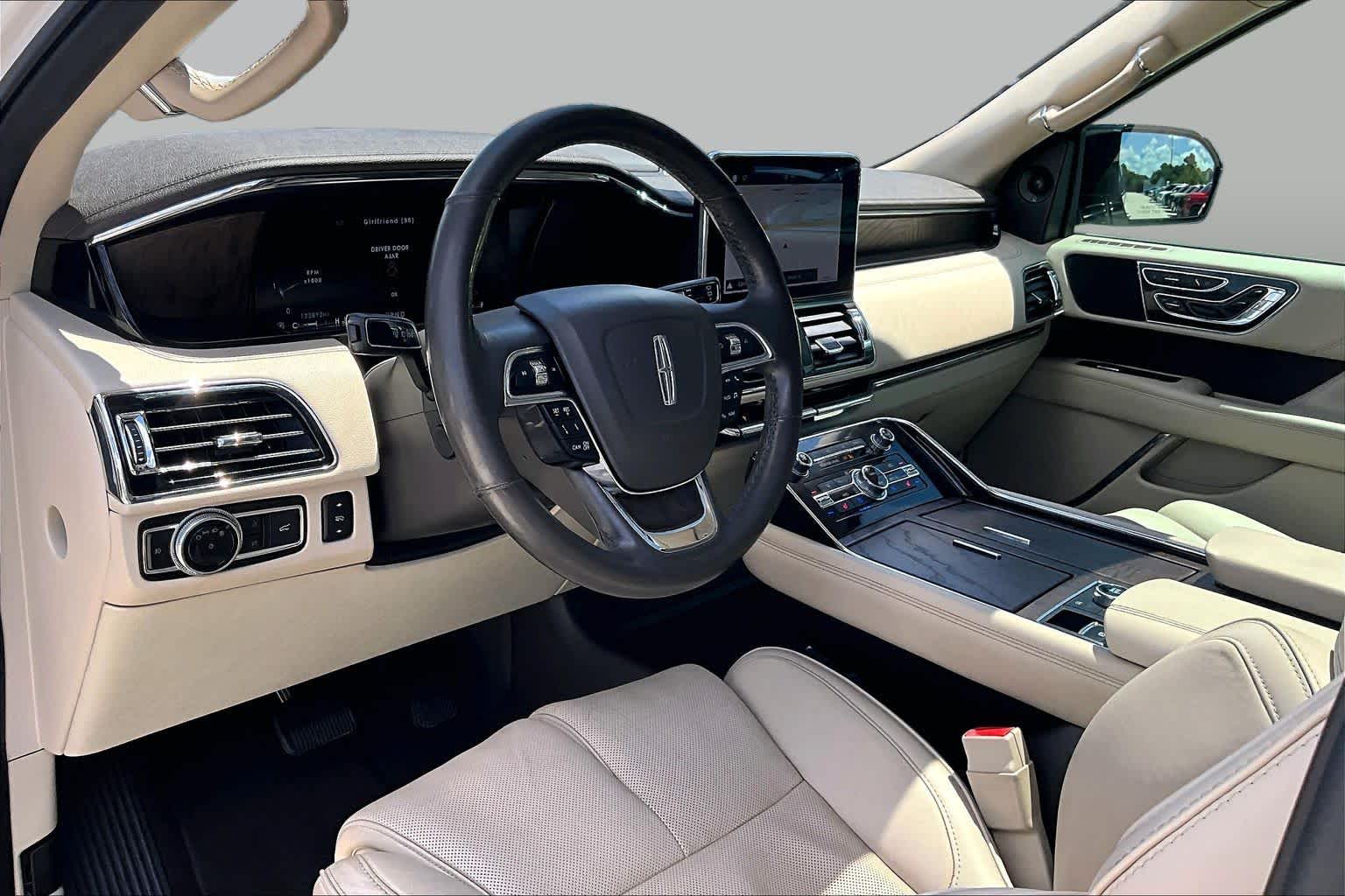 2019 Lincoln Navigator Select White Platinum Tri-Coat at Tomball Ford