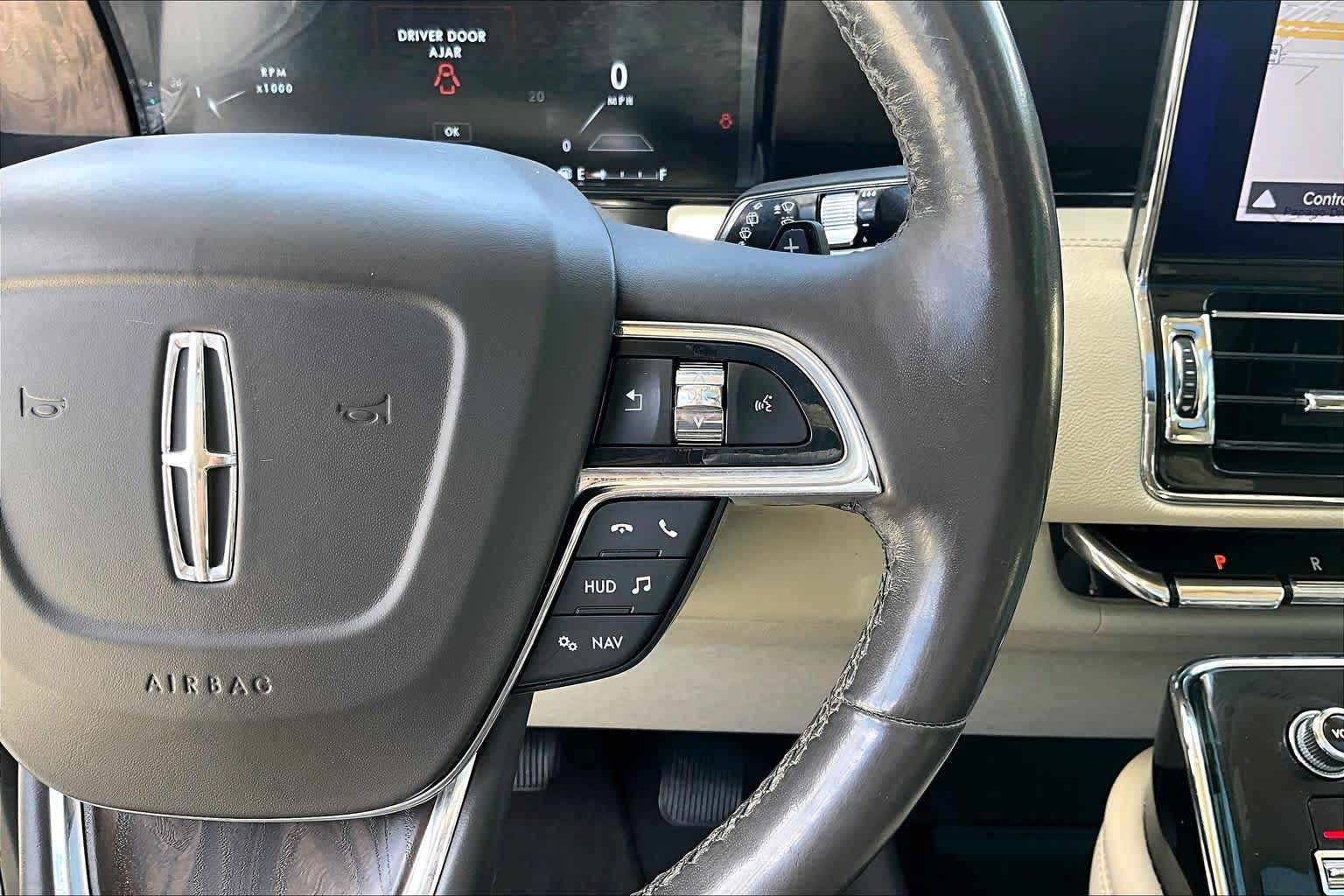 2019 Lincoln Navigator Select White Platinum Tri-Coat at Tomball Ford