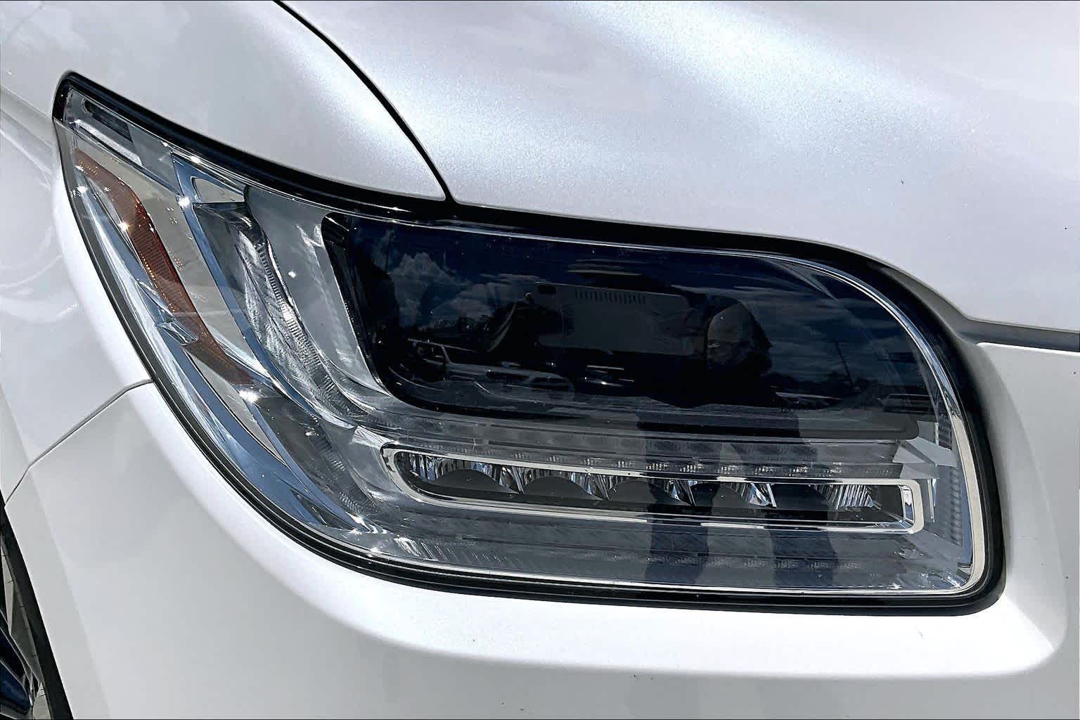 2019 Lincoln Navigator Select White Platinum Tri-Coat at Tomball Ford