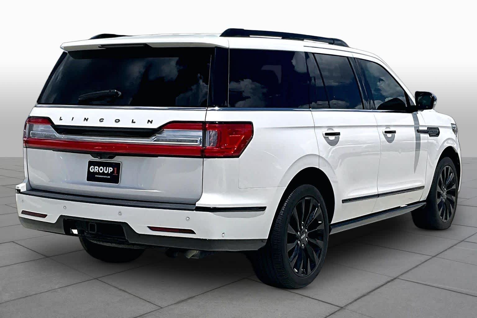 2019 Lincoln Navigator Select White Platinum Tri-Coat at Tomball Ford