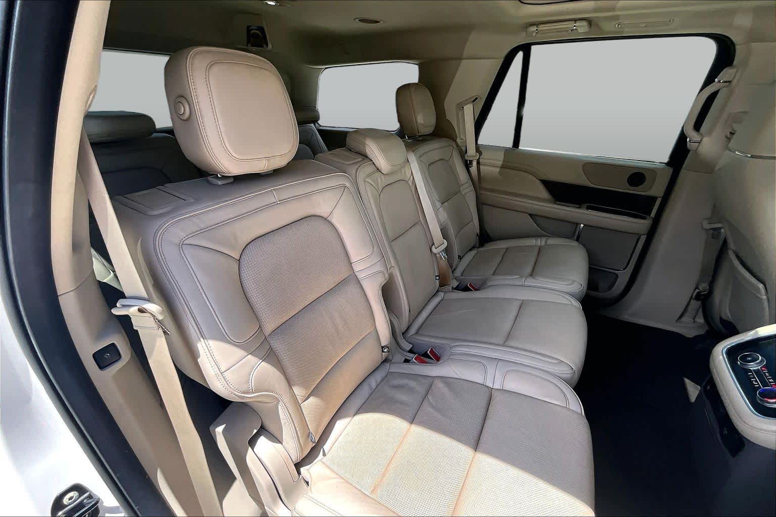 2019 Lincoln Navigator Select White Platinum Tri-Coat at Tomball Ford