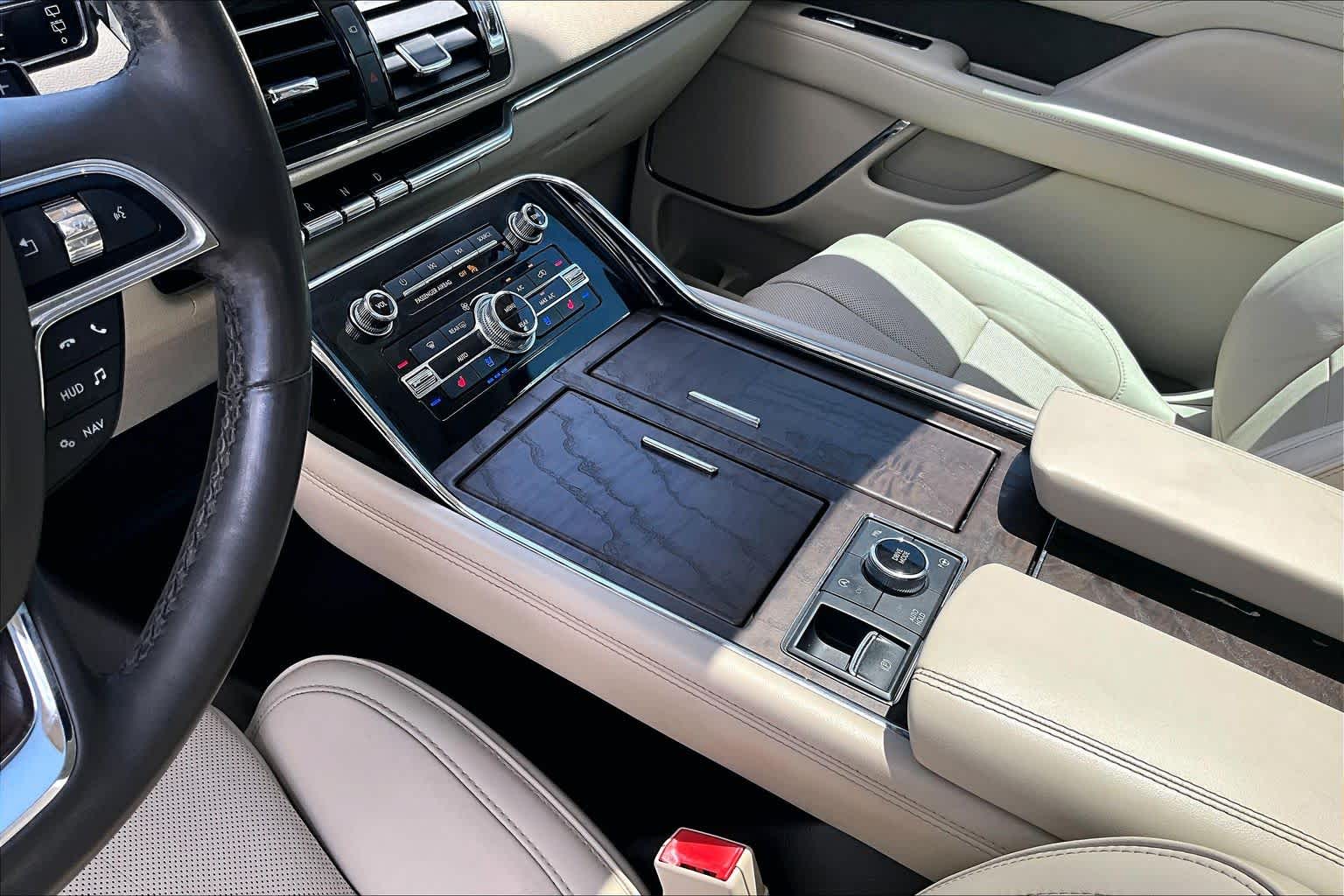 2019 Lincoln Navigator Select White Platinum Tri-Coat at Tomball Ford