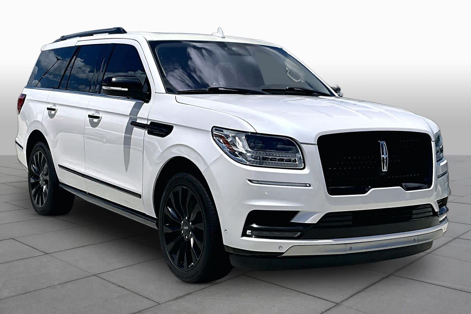 2019 Lincoln Navigator Select White Platinum Tri-Coat at Tomball Ford