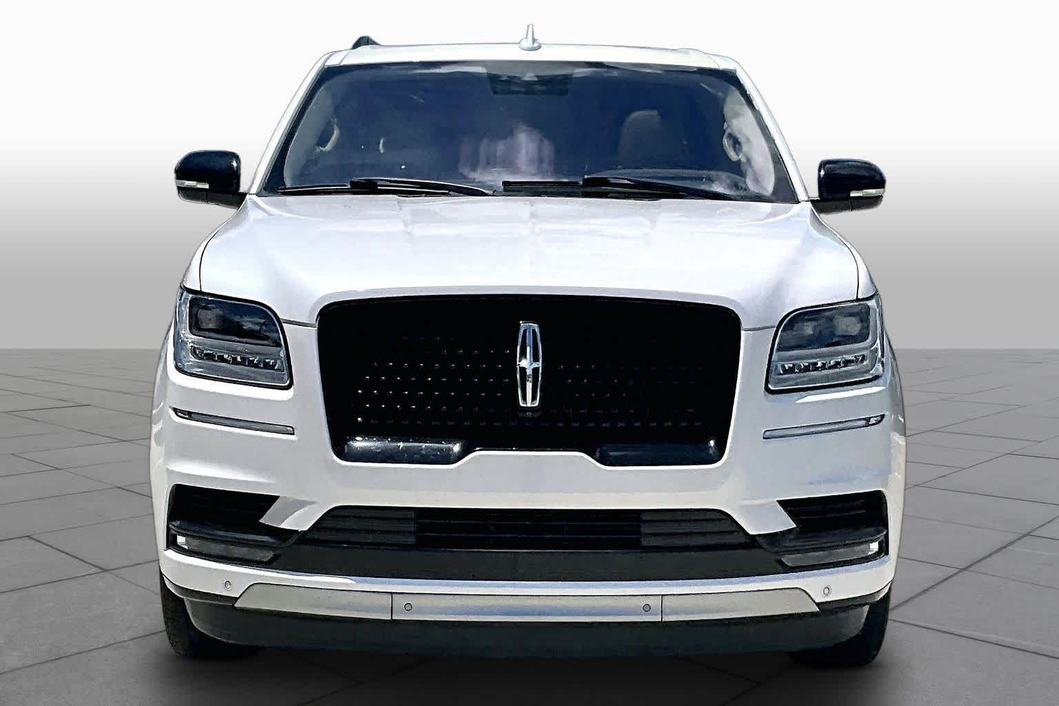 2019 Lincoln Navigator Select White Platinum Tri-Coat at Tomball Ford