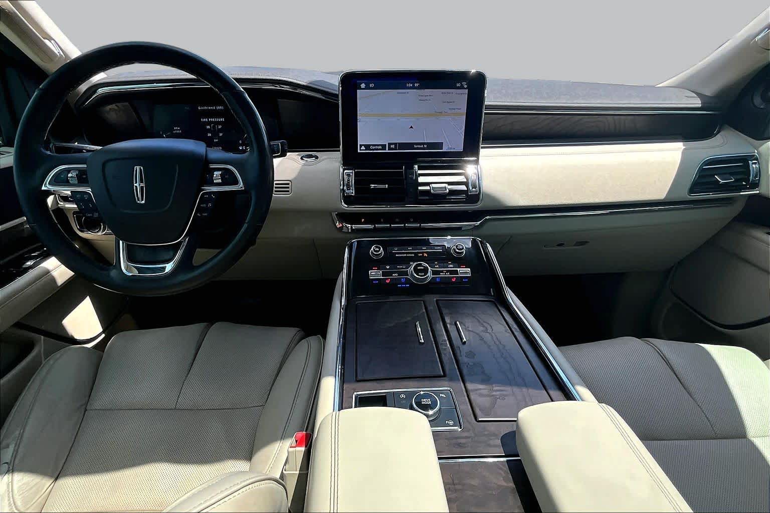 2019 Lincoln Navigator Select White Platinum Tri-Coat at Tomball Ford