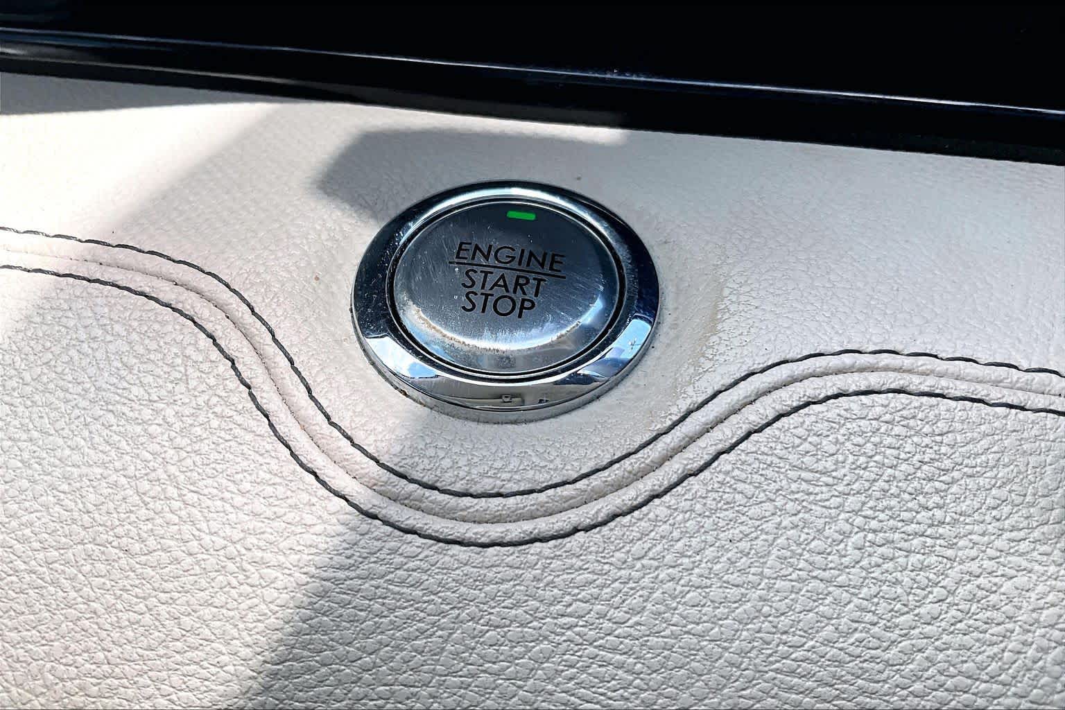 2019 Lincoln Navigator Select White Platinum Tri-Coat at Tomball Ford