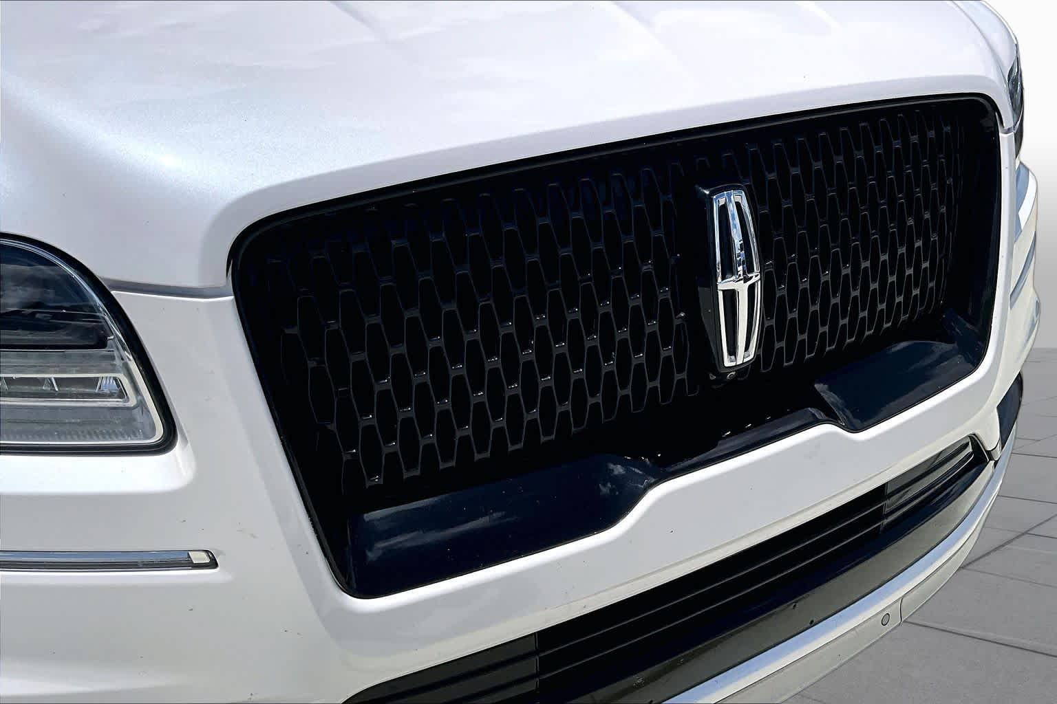 2019 Lincoln Navigator Select White Platinum Tri-Coat at Tomball Ford