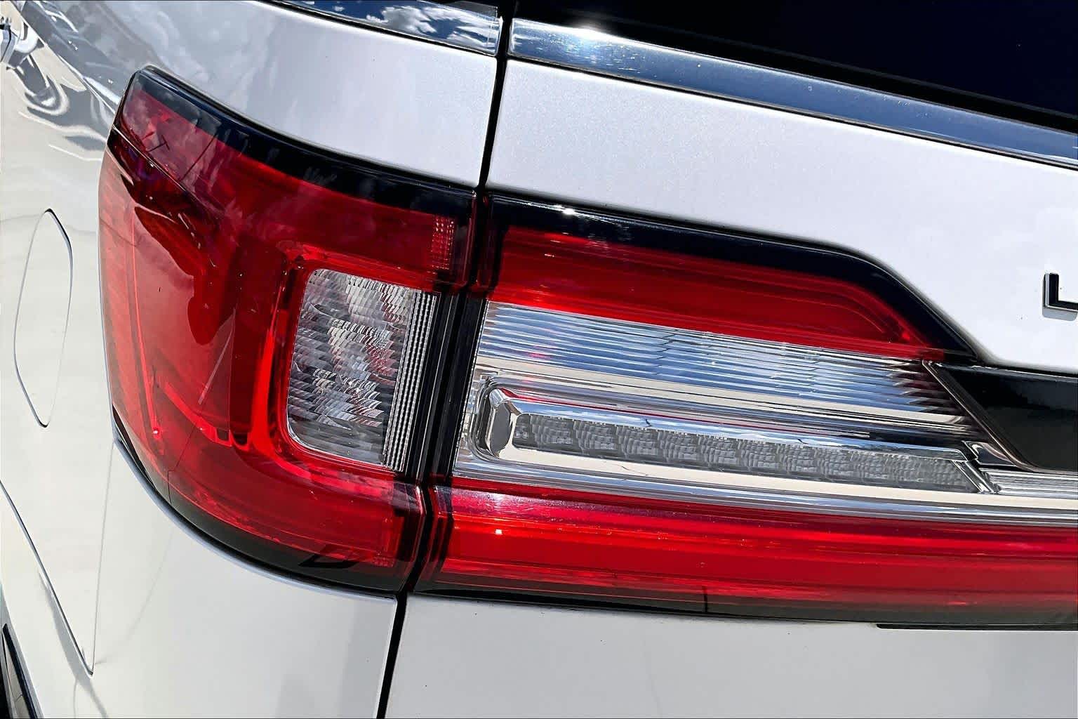 2019 Lincoln Navigator Select White Platinum Tri-Coat at Tomball Ford