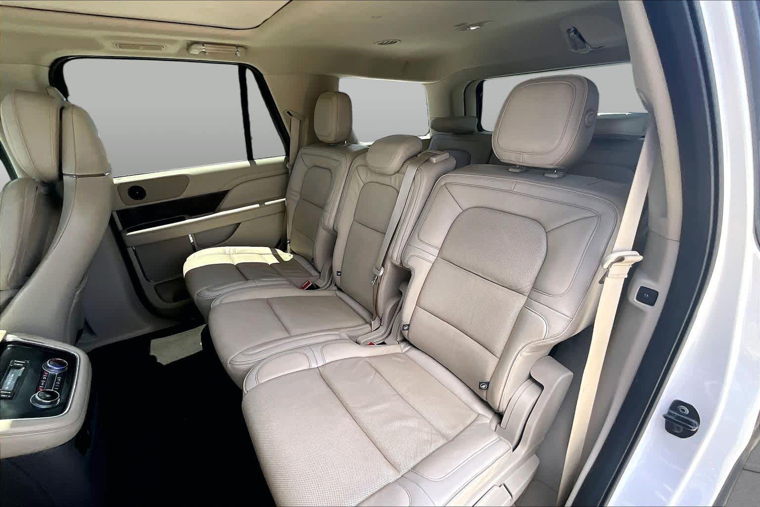 2019 Lincoln Navigator Select White Platinum Tri-Coat at Tomball Ford