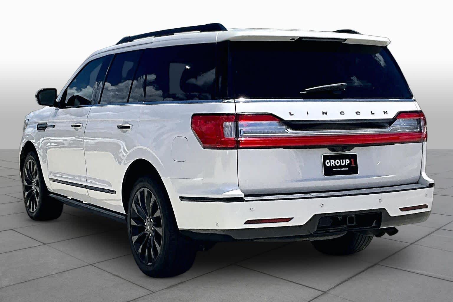 2019 Lincoln Navigator Select White Platinum Tri-Coat at Tomball Ford