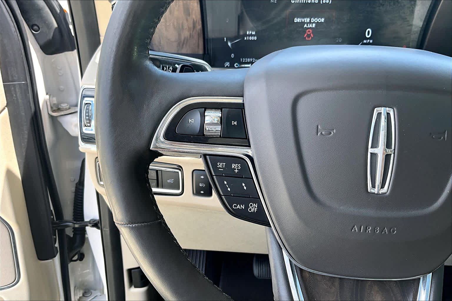 2019 Lincoln Navigator Select White Platinum Tri-Coat at Tomball Ford