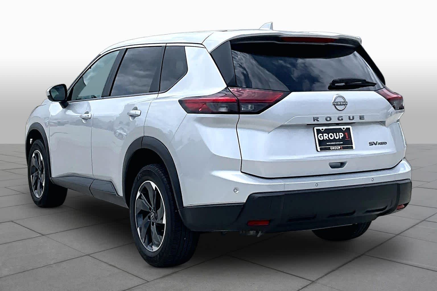 2024 Nissan Rogue SV - 11