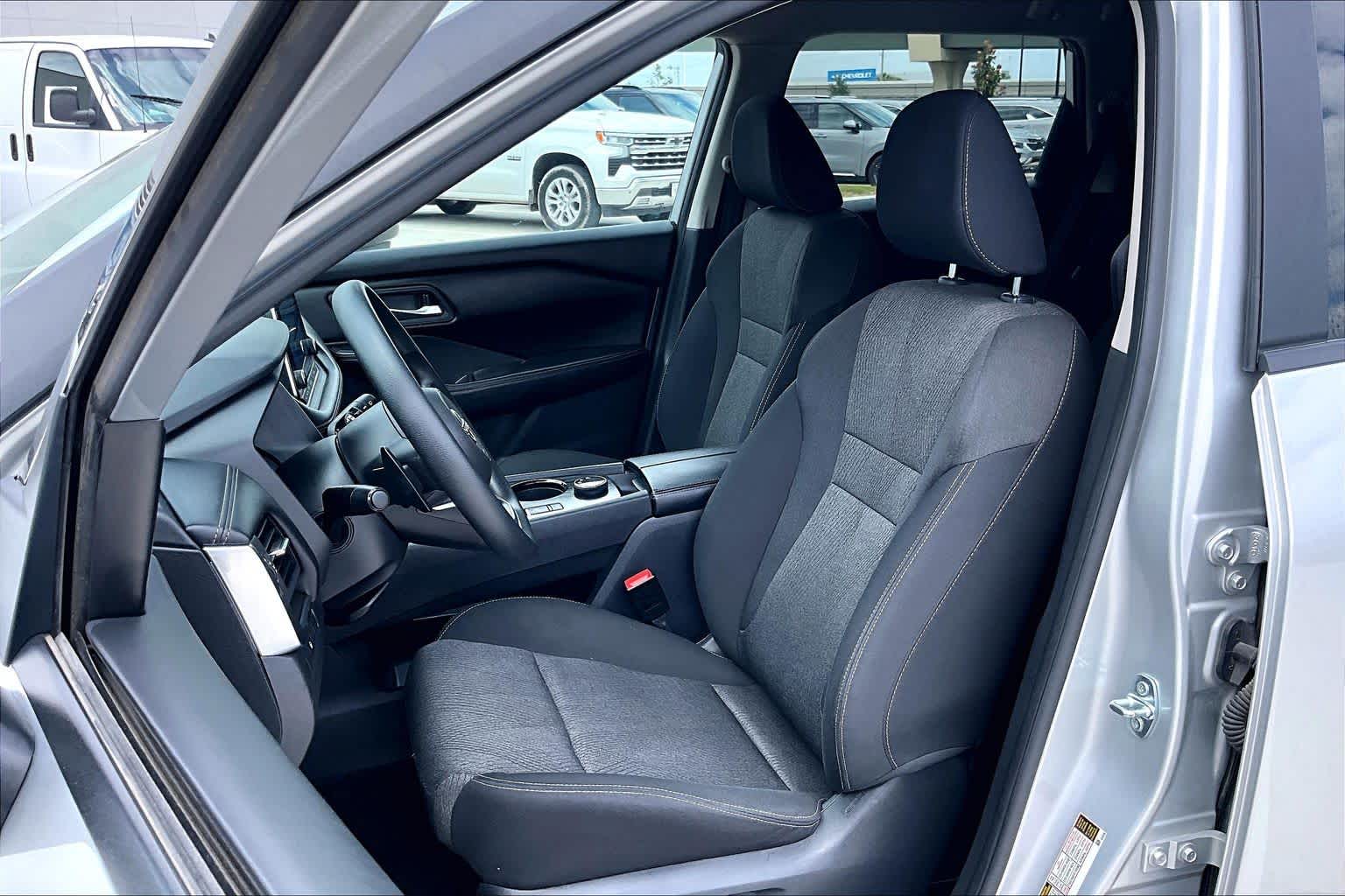 2024 Nissan Rogue SV - 7