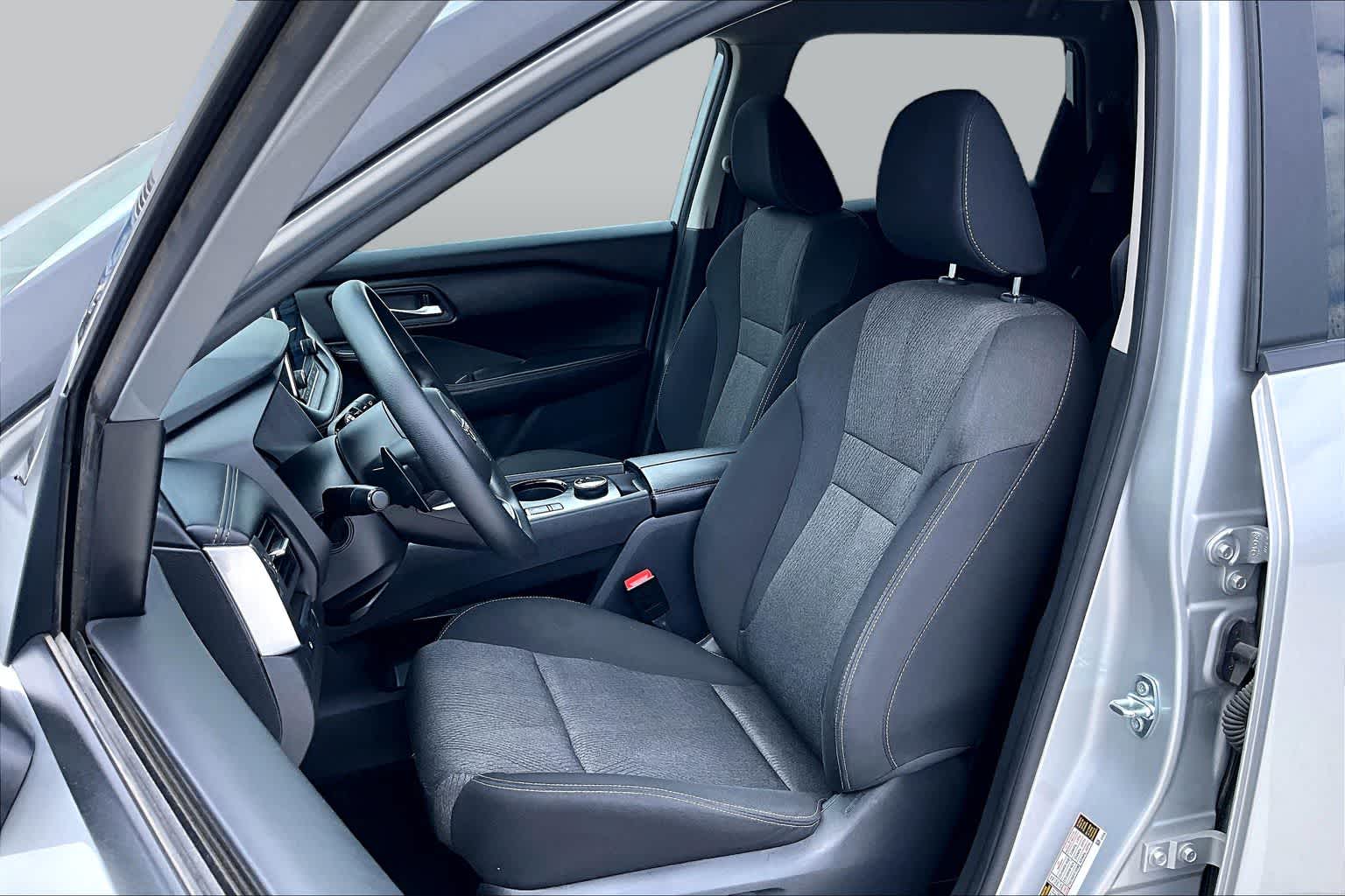 2024 Nissan Rogue SV - 7