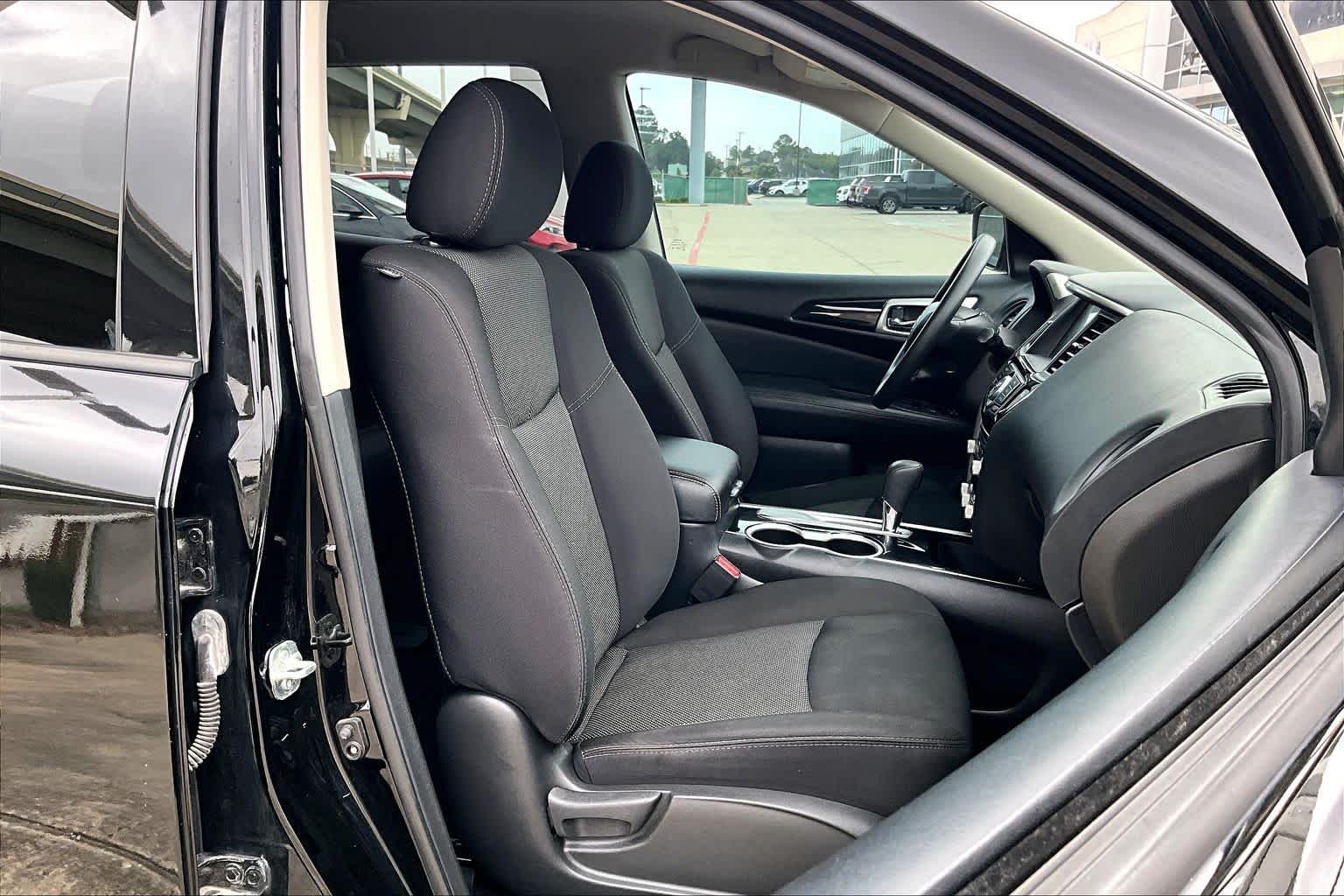 2020 Nissan Pathfinder S - 8