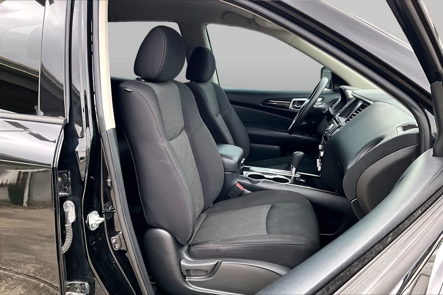 2020 Nissan Pathfinder S - 8