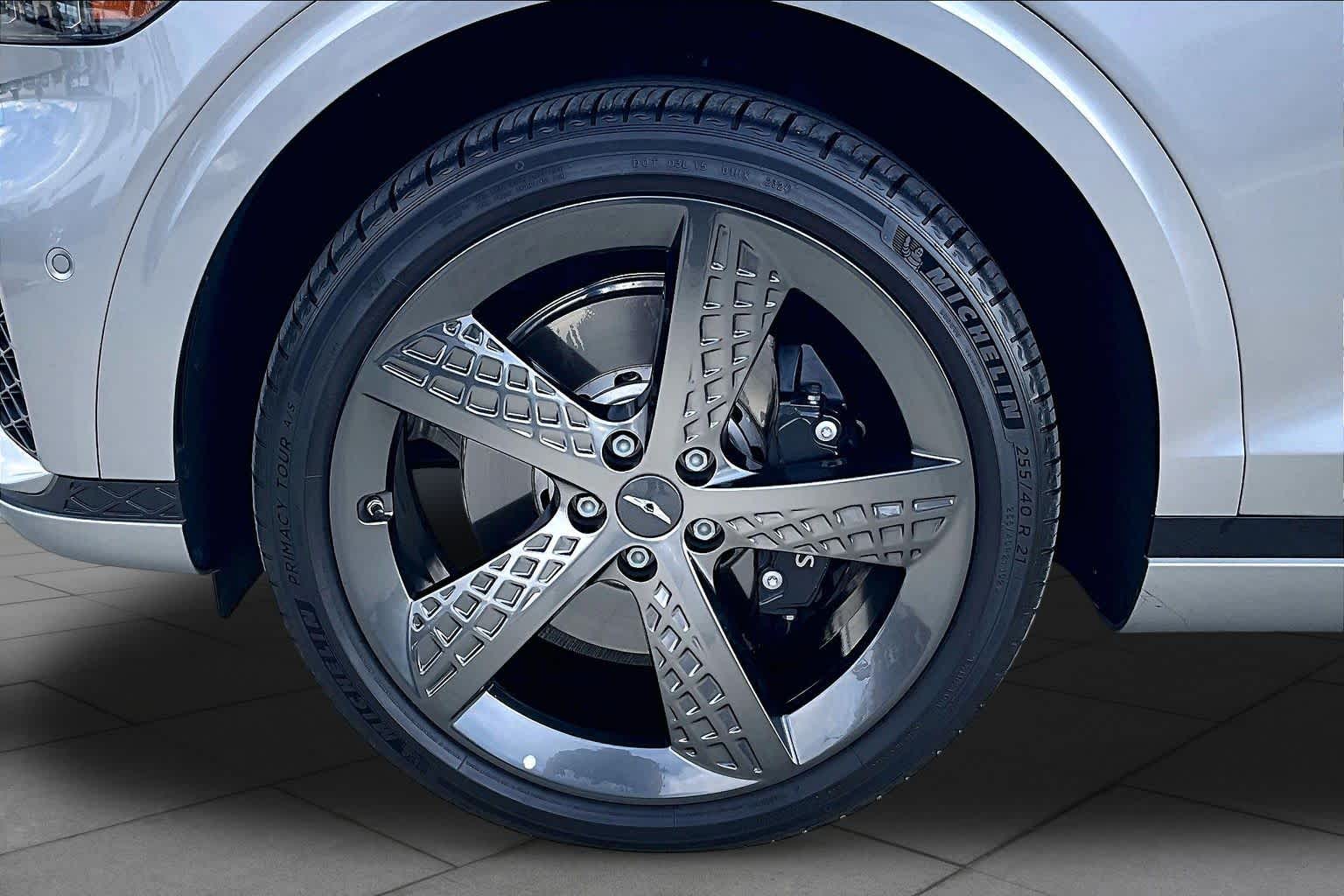 2025 Genesis GV70 photo 11 of 37