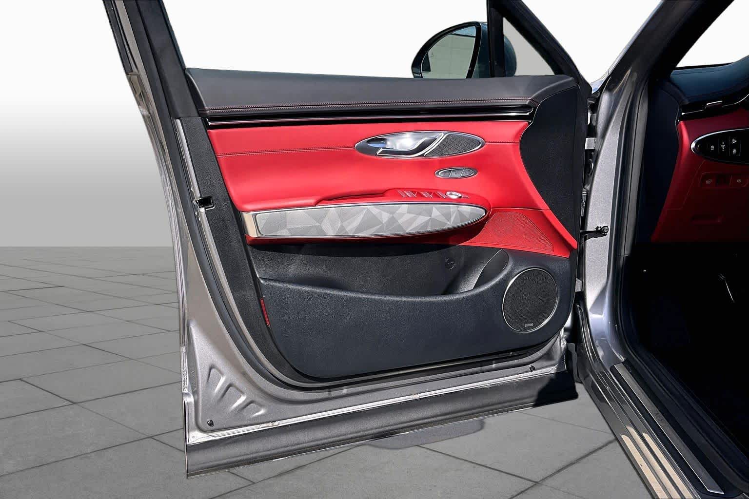 2025 Genesis GV70 photo 22 of 37