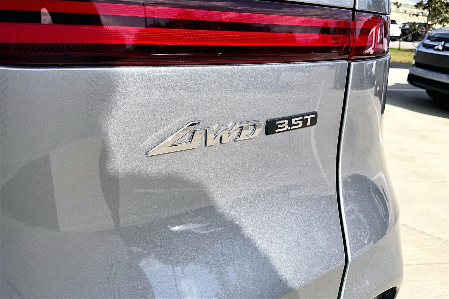 2025 Genesis GV70 photo 10 of 37