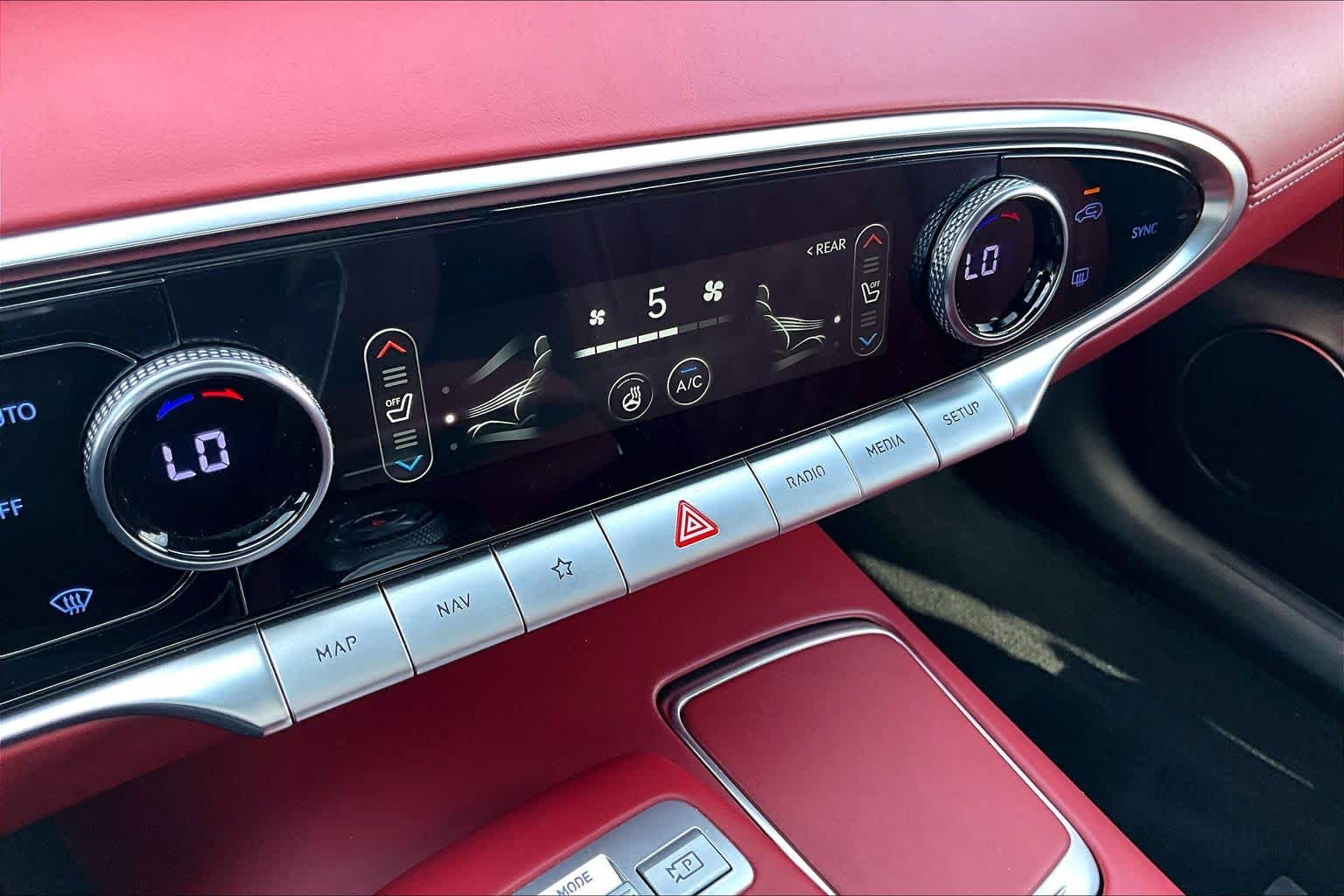 2025 Genesis GV70 photo 35 of 37