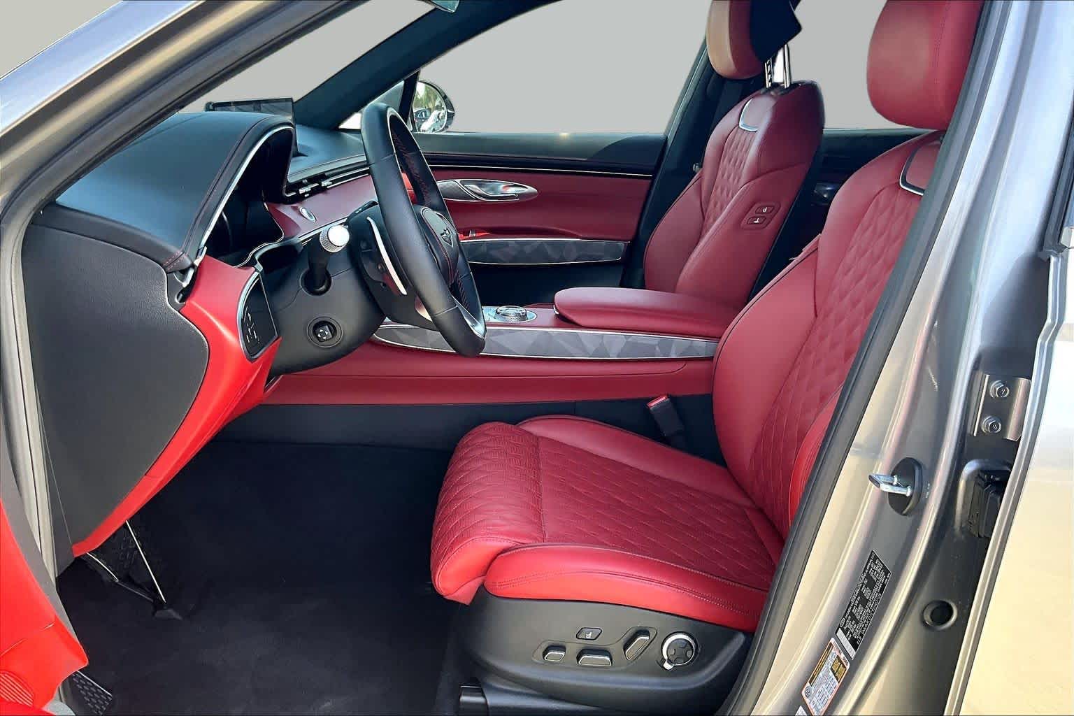 2025 Genesis GV70 photo 8 of 37