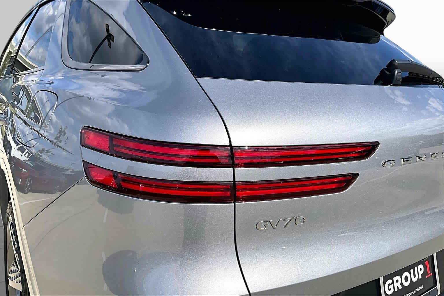 2025 Genesis GV70 photo 29 of 37