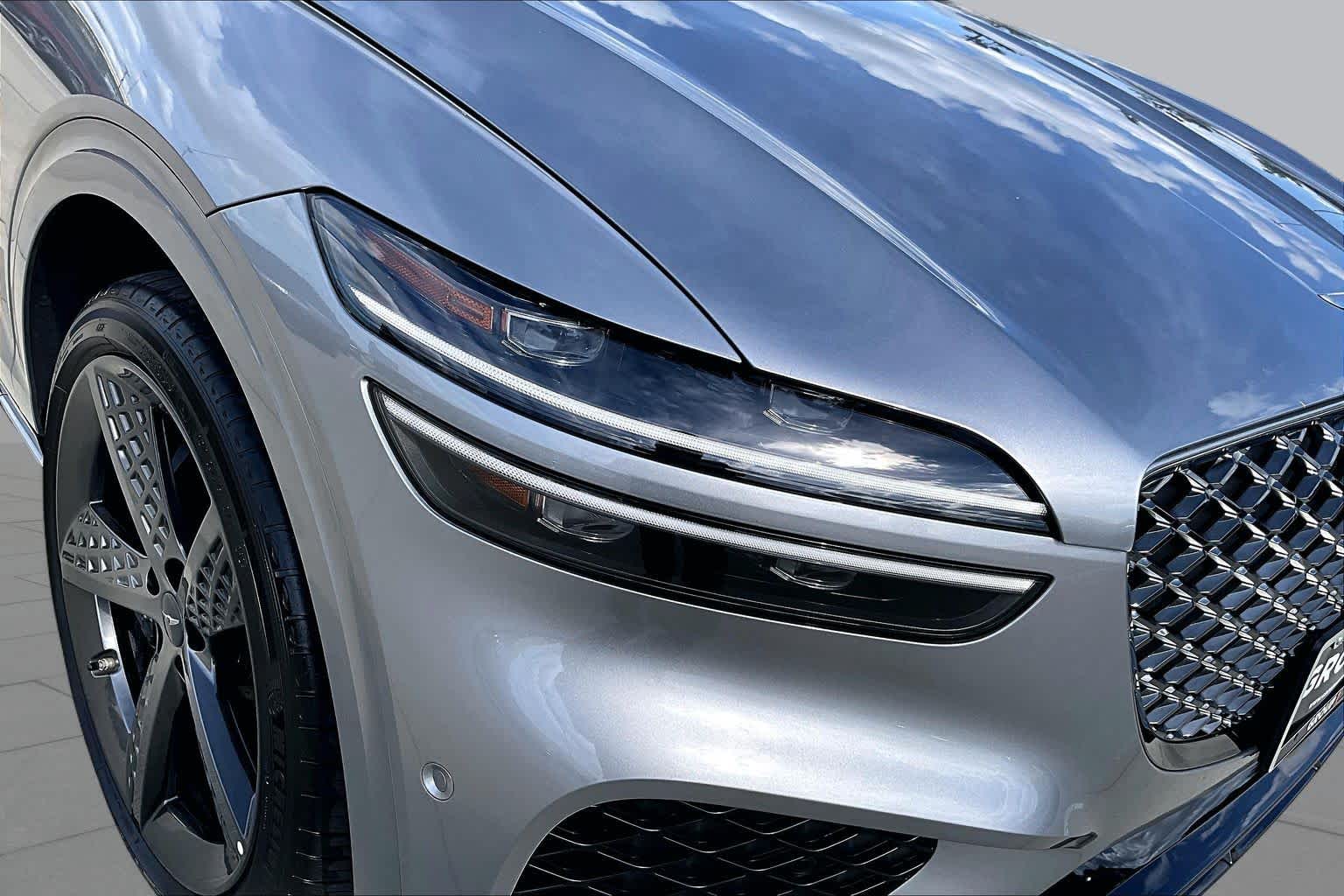 2025 Genesis GV70 photo 28 of 37