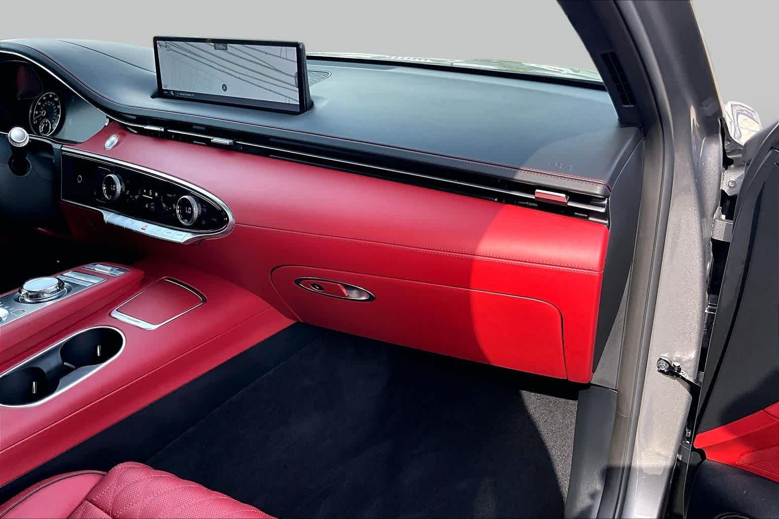 2025 Genesis GV70 photo 19 of 37