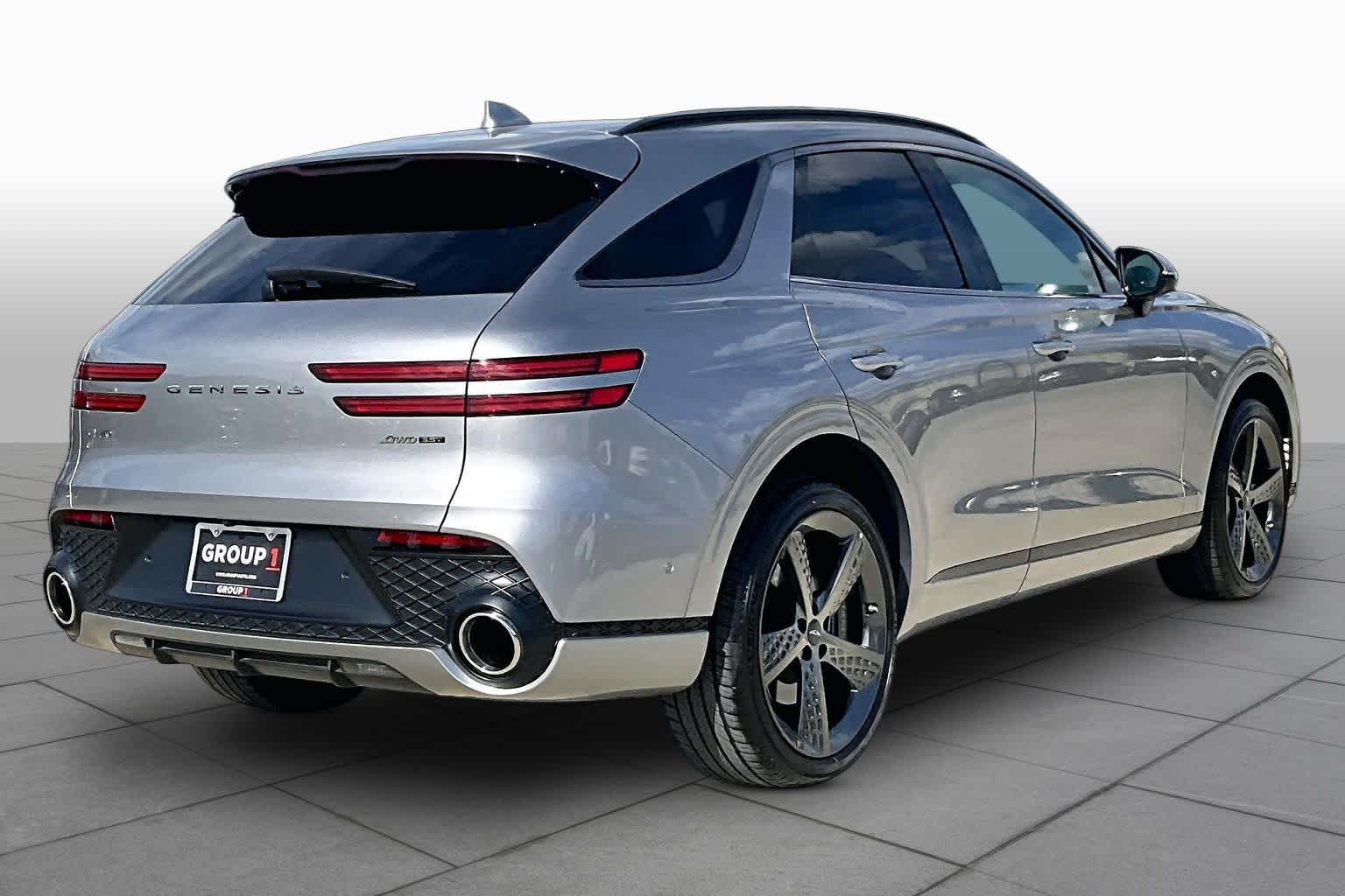2025 Genesis GV70 photo 13 of 37