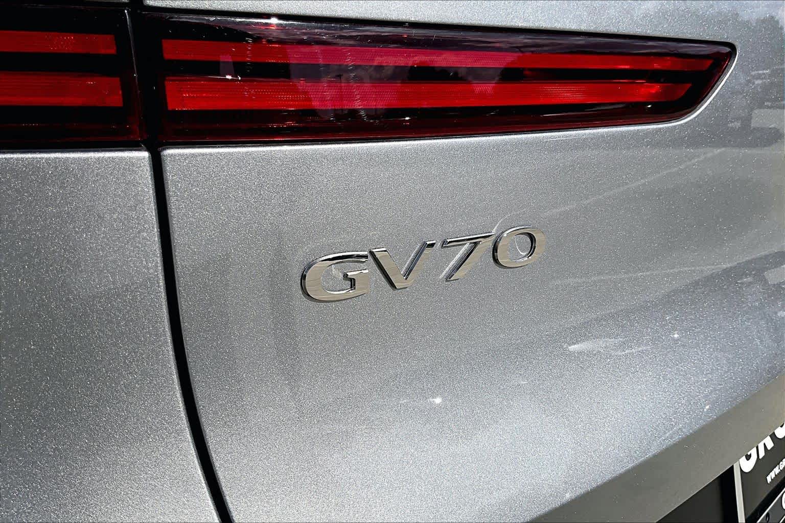 2025 Genesis GV70 photo 31 of 37