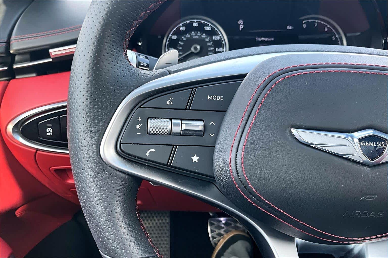 2025 Genesis GV70 photo 24 of 37
