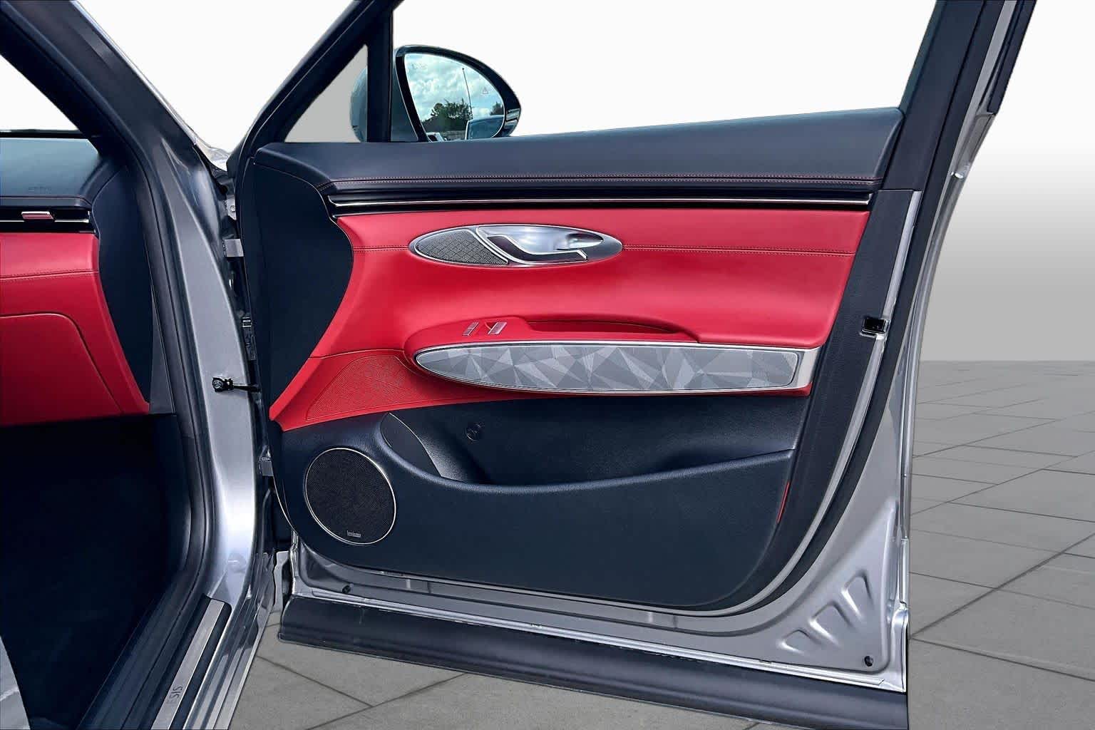 2025 Genesis GV70 photo 23 of 37