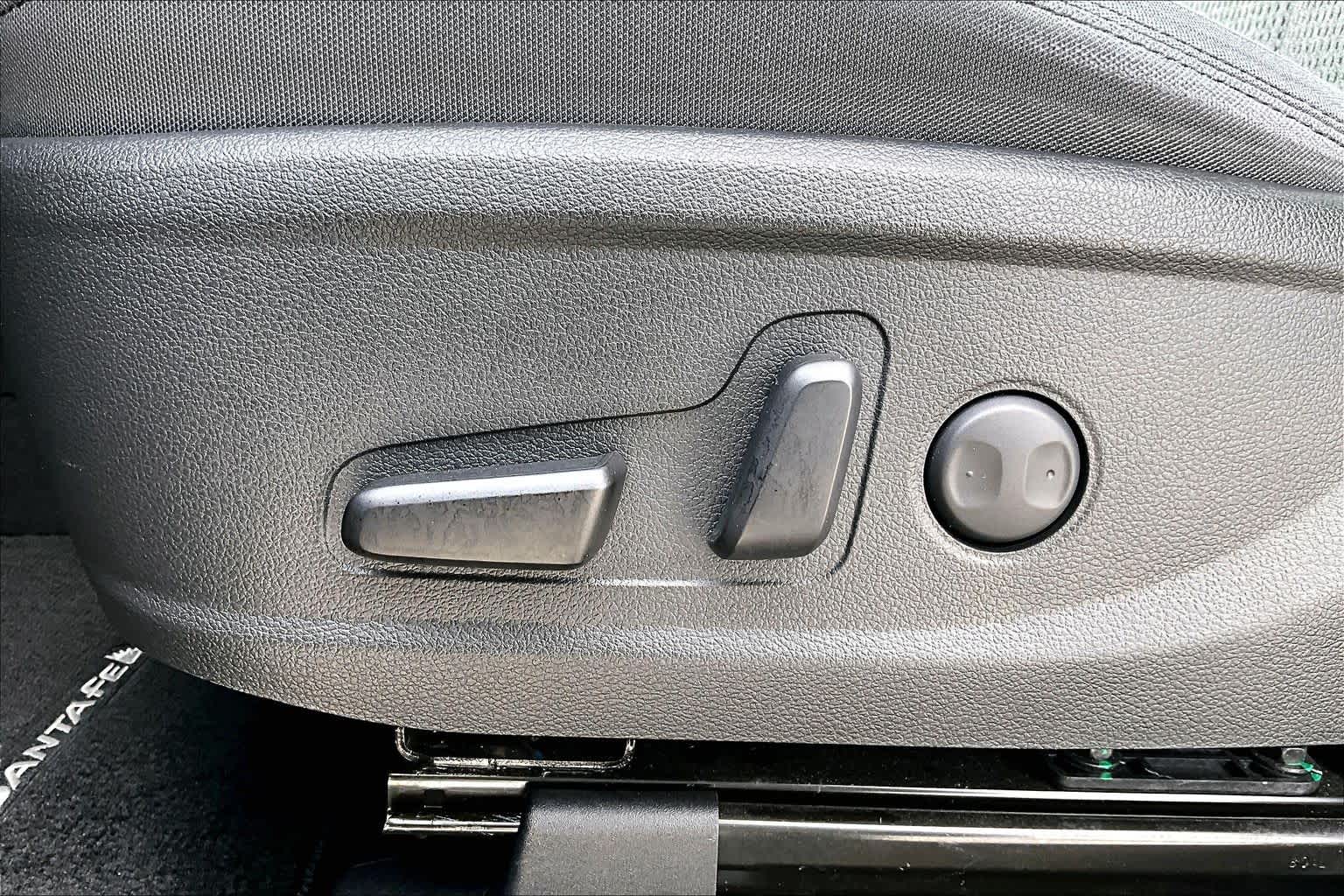 2021 Hyundai Santa Fe photo 30 of 33