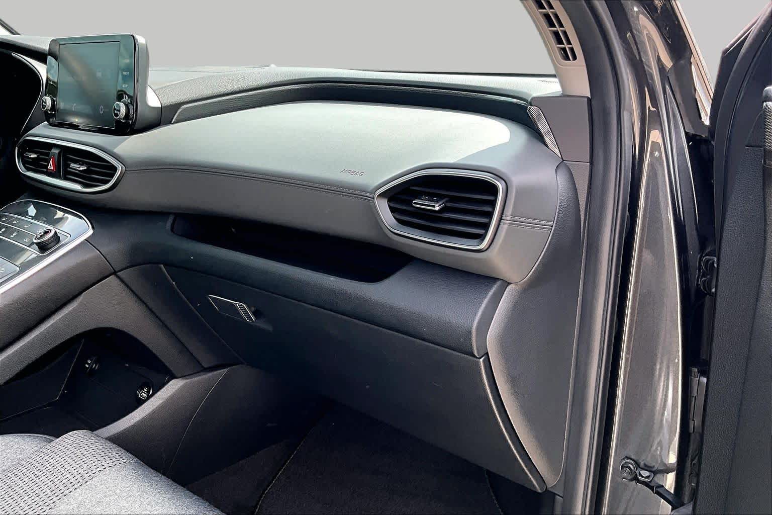 2021 Hyundai Santa Fe photo 17 of 33